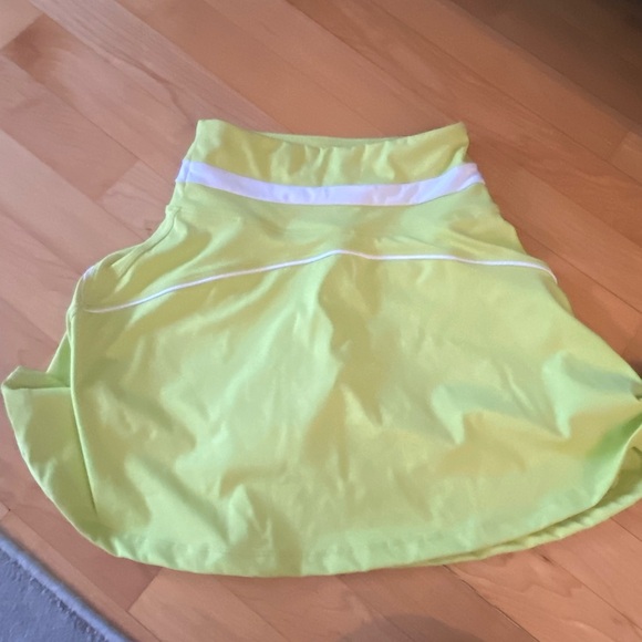 Green highrise tennis skirt - Picture 2 of 8